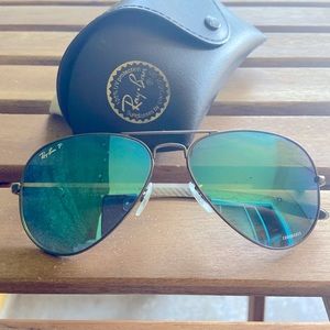 Raybans aviator sunglasses